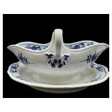 MEISSEN BLUE ONION GRAVY BOAT WITH UNDERPLATE