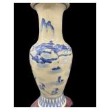 ANTIQUE BLUE AND WHITE CHINESE PORCELAIN LAMP