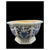 BLUE AND WHITE DECORATED PORCELAIN PLANTER