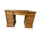 OAK QUALITY KNEEHOLE DESK