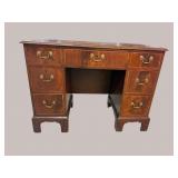 19th CENTURY MAHOGANY KNEE HOLE DESK