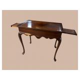 SOLID MAHOGANY QUEEN ANNE TEA TABLE