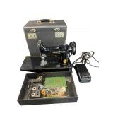 1947 SINGER FEATHERWEIGHT SEWING MACHINE IN CASE