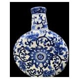 BLUE AND WHITE PORCELAIN BOTTLE VASE