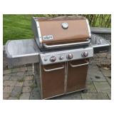 Weber Gas Grill has gas borrle almost full look