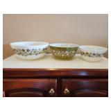 3 Pyrex nesting mixing bowls. Spring Blossom