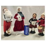 4 Byers Choice Carolers and a dog  look at