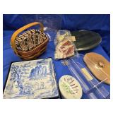 Lot - Longaberger basket , French