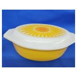 Pyrex  Daisy/ Sunflower casserole dish.   2 5 Qt.