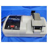 Delta Shopmaster bench top wet / dry grinder.