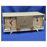 MCM Zenith Table Top Radio model B516W  look at