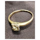 Vintage 14 K gold ring with clear stone on s