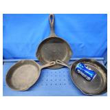 3 cast iron Skillet with daul pour spout and tear