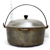 Vntg hammered aluminum dutch oven