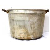 Large metal soup pot, 12x17