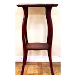 Vntg square center table see photos