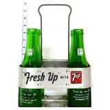 Vntg metal 7Up bottle carrier w/ 4 bottles