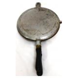 Vintage waffle iron, no stand