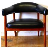 Vntg wood frame barrel back chair