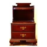 Vntg PA House 2 drawer end table see pics