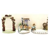 3 piece estate lot, inc Busch Gardens figure