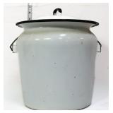 Vintage enamel pot w/ handle
