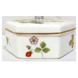 Vntg Wedgewood Wild Strawberry trinket box