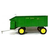 Die cast John Deere 112 chuck wagon