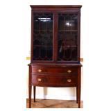 Vntg mahogany 1 piece hepplewhite china cabinet