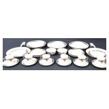 30 pieces of poinsettia & ribbons dinnerware items