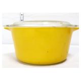 Vntg Pyrex yellow 473 round dish w/ clear lid