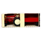 Die cast 1/32 IH Mini Tractor & Wagon in box