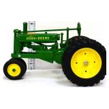 Die cast metal John Deere 1992 award tractor