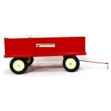Metal 1/16 IH red farm barge wagon