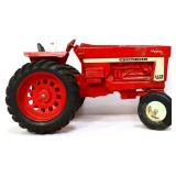 Die cast IH Farmall 966 tractor