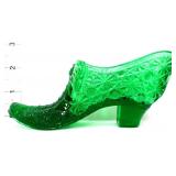 Green glass daisy & button shoe