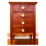 Vntg 4 drawer child size chest