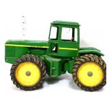 Die cast 1/16 John Deere 4WD tractor