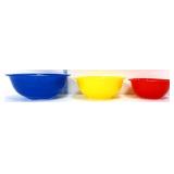 3 piece vntg Pyrex primary color mixing bowl set