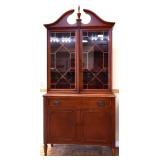 Vintage mahogany 1 piece china cabinet
