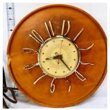 Vntg electric round wood GE wall clock, as is