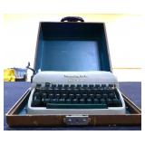 Vntg Remington Travel Riter typewriter in case