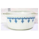 Vntg Pyrex snowflake garland #472 dish w/ lid