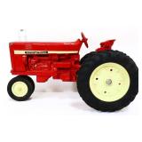 Die cast IH red tractor