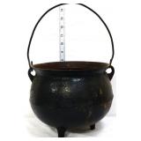 Vintage cast iron kettle w/ handle