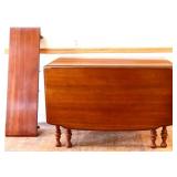 Drop leaf dining table w/ extra leaf