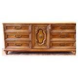 Vintage Bassett 6 drawer 1 door dresser see pics