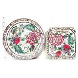 Lot of 2 decorator plates