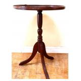 Vintage mahogany 3 leg round table see pics
