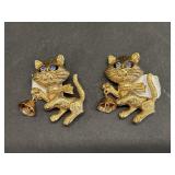 Avon Gold Hue Cat Brooch with Blue Gem Eyes
